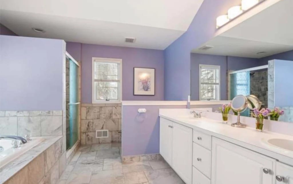 Original Bathroom photo before the Minimalist redesign