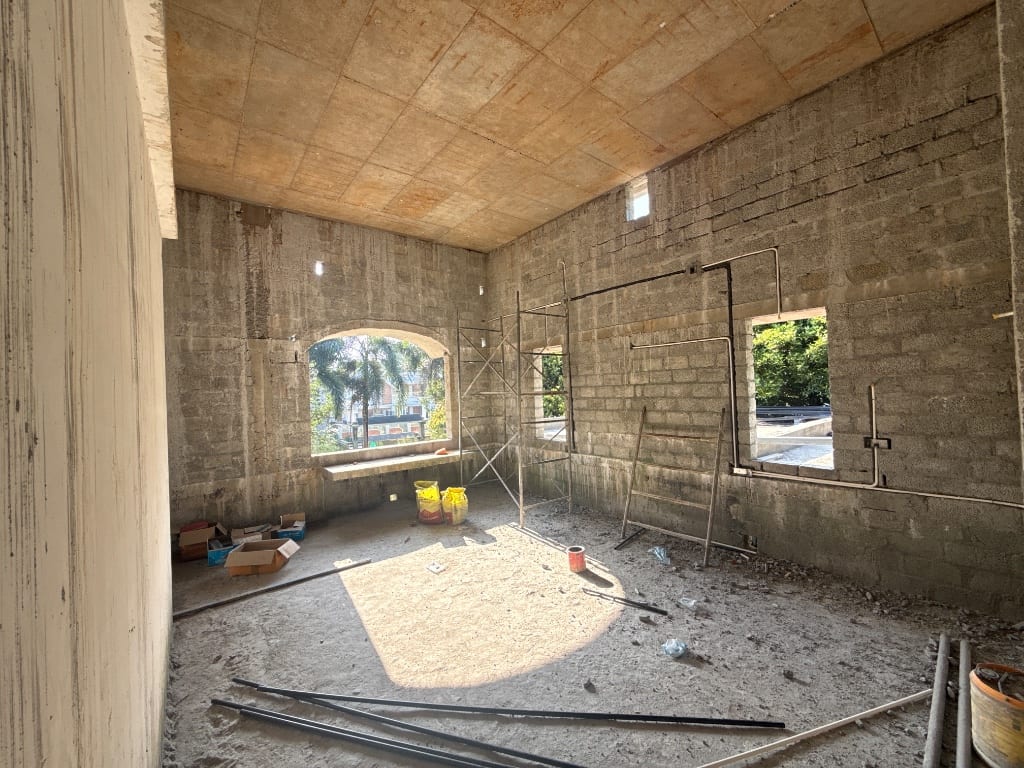 Original Living Room photo before the Midcentury Modern redesign