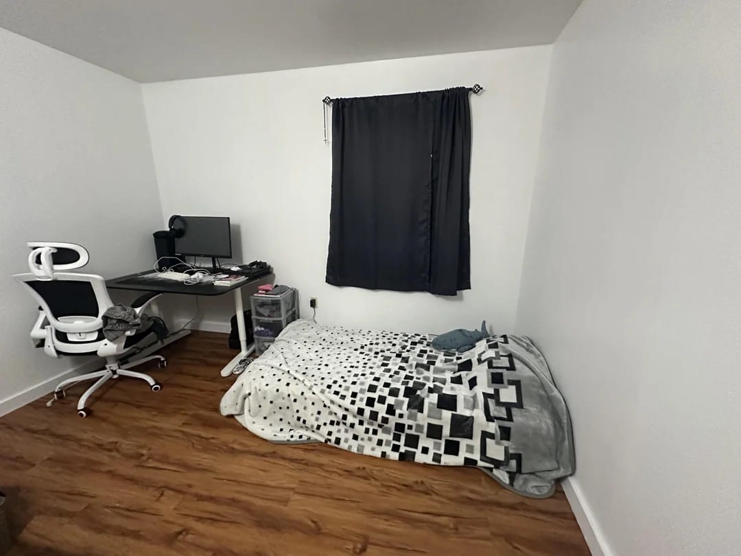 Original Bedroom photo before the Scandinavian redesign