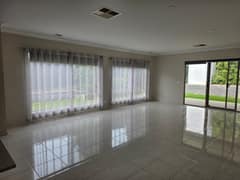 Original Living Room before Midcentury Modern AI redesign