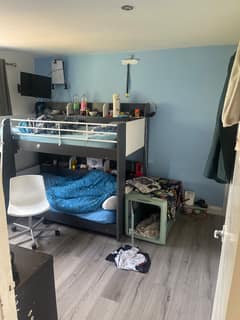 Original Bedroom before Modern AI redesign