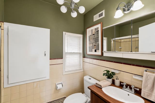 Midcentury Modern Bathroom design idea from a real photo