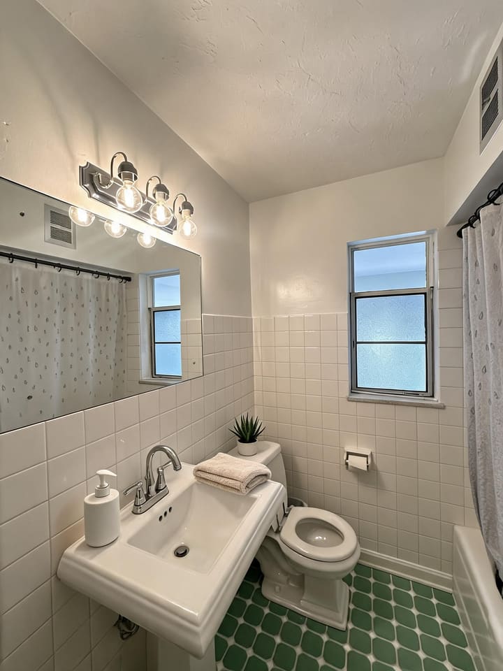 Transitional AI design result for Bathroom
